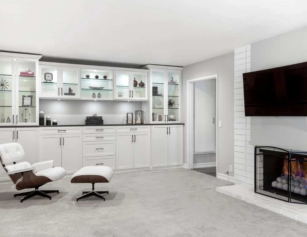 Organized room with objects