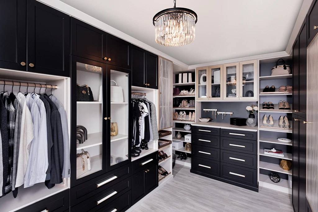 Black and Vintage One-Piece Shaker, Gold Hardware