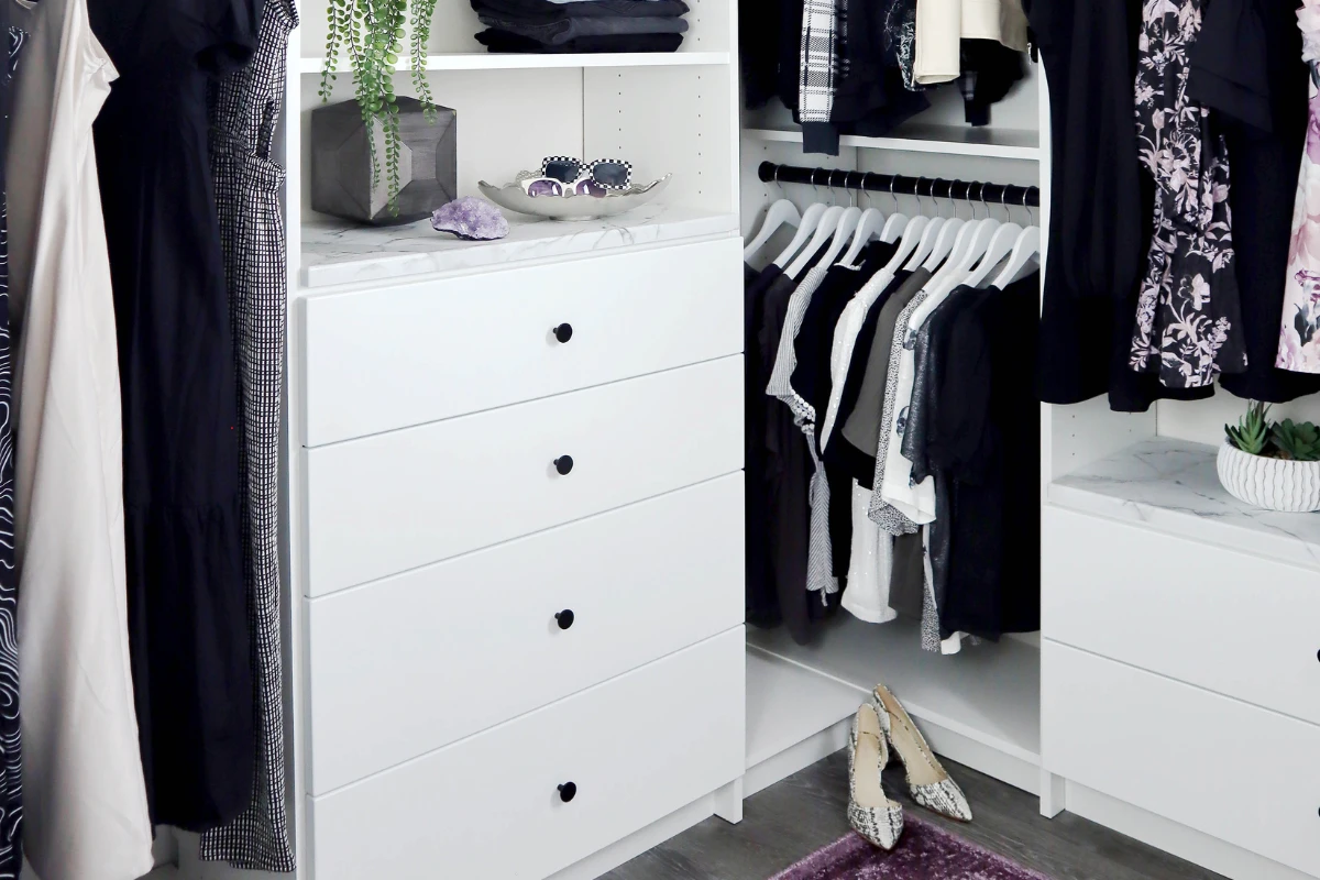 Minimalist - Clean Lines & Classic Black & White