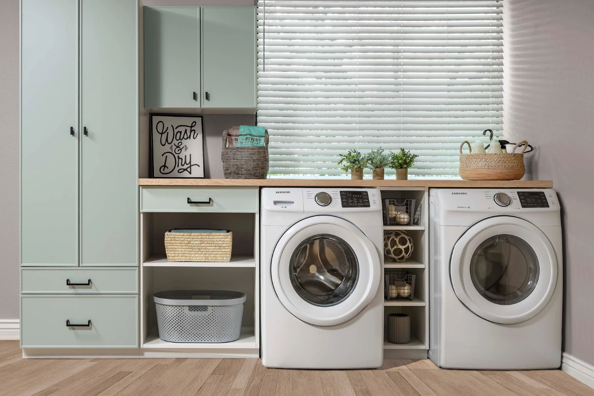 Laundry room in Dew with Slim Shaker door fronts