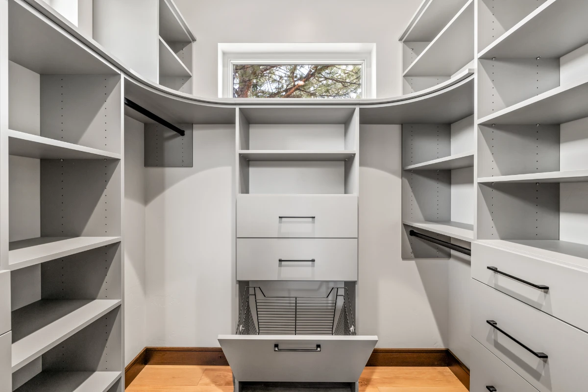 Radius shelves for a cohesive look